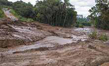  Locals assess the debris. Image: Sarah Torres/ALMG