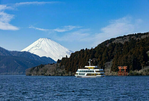 Japan SUNRISE TOURS New Veg Thali Meals by JTB Corp. on 1-Day Mt. Fuji and Hakone Tour for Indian Travellers