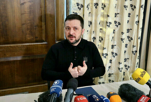 Zelensky refused to sign rare earths deal with US  media