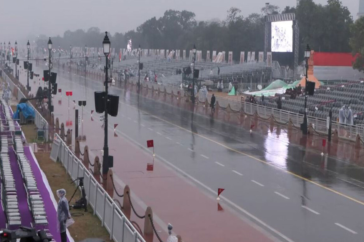 Light rain, thunderstorm bring slight relief as Delhi's air quality improves, AQI stands at 297