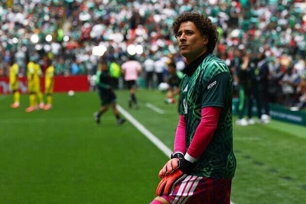 Mexico coach won't commit to starting Guillermo Ochoa