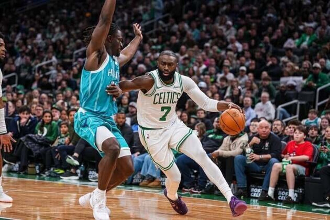 Jaylen Brown helps Celtics snap Hornets' win streak at 4