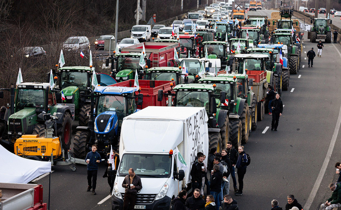 French farmers have vowed to 'lay siege to Paris' as part of ongoing protests