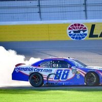 Late charge propels Kyle Larson to O'Reilly Series win in Vegas