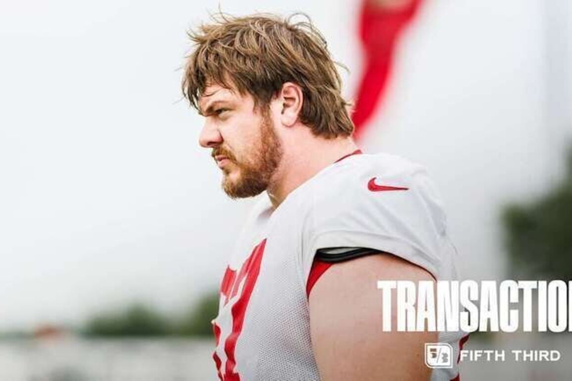 Bucs Activate Luke Goedeke Off Injured Reserve