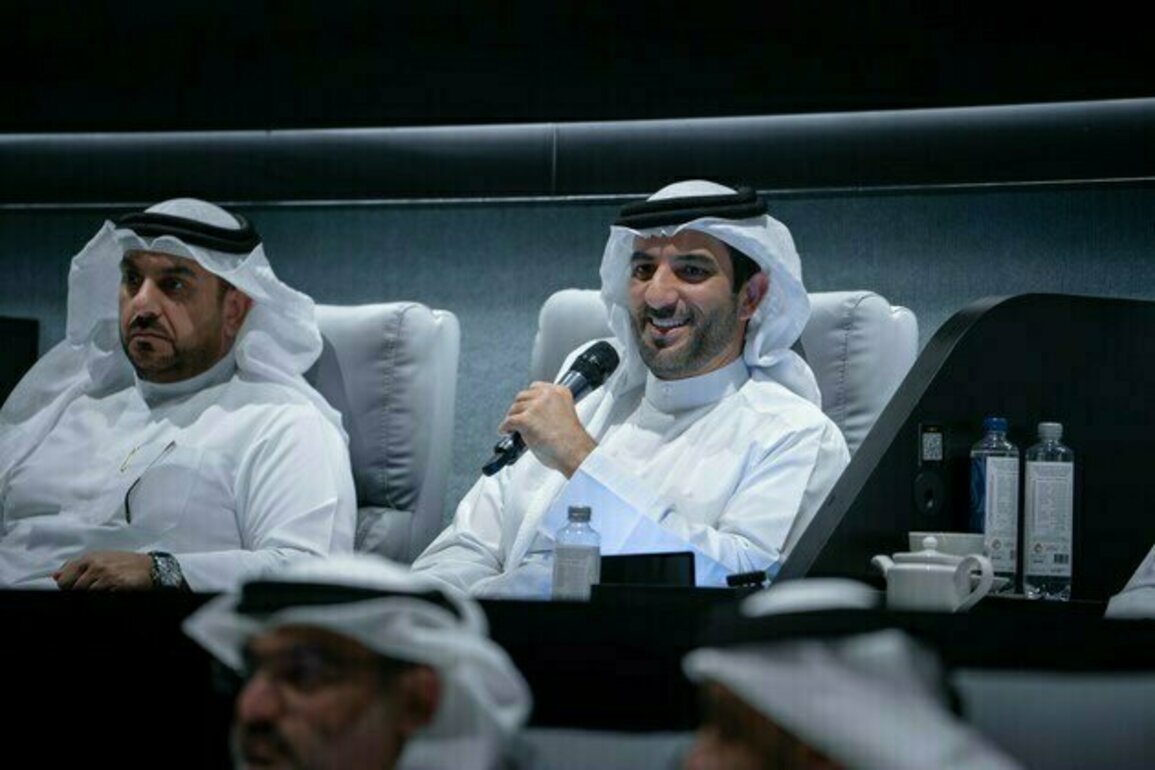 Sultan bin Ahmed attends brainstorming session for Tamayuz award