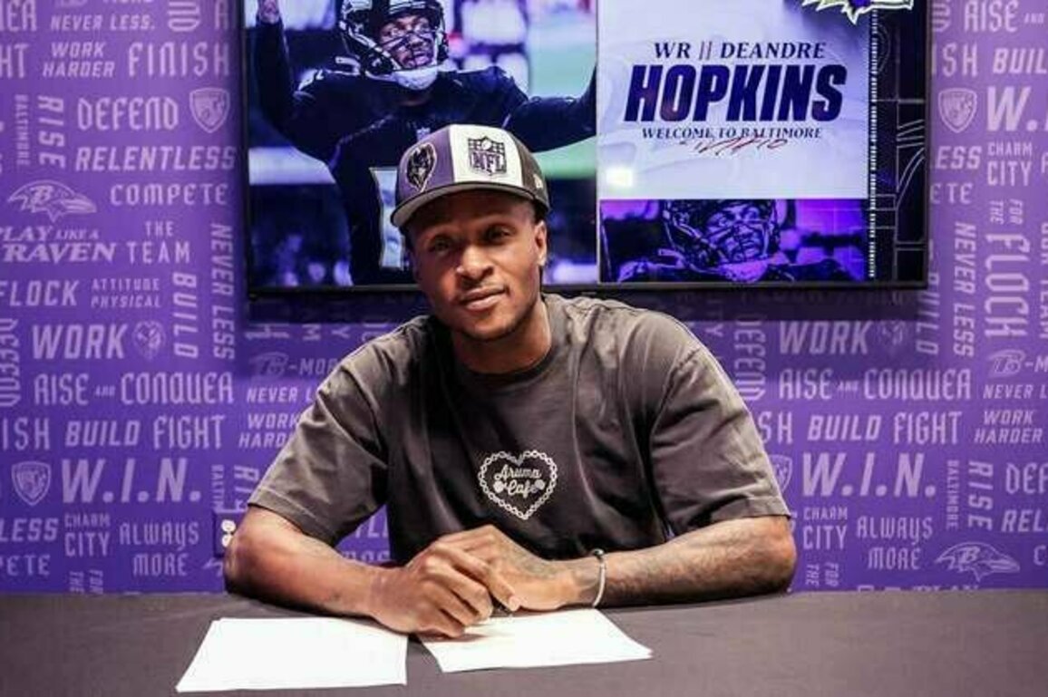 DeAndre Hopkins Signs With Ravens