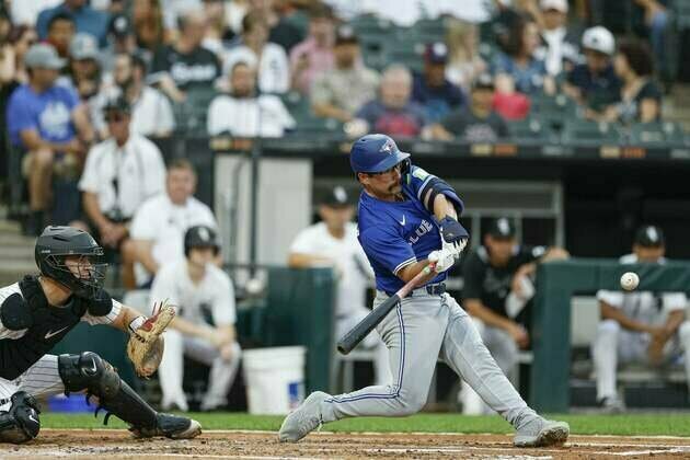 Blue Jays strike early, top White Sox to win 10th straight