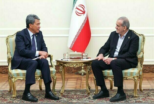 Iran Willing to Broaden Ties with Malaysia: President