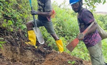 Workers at Los Cerros' Ono poject