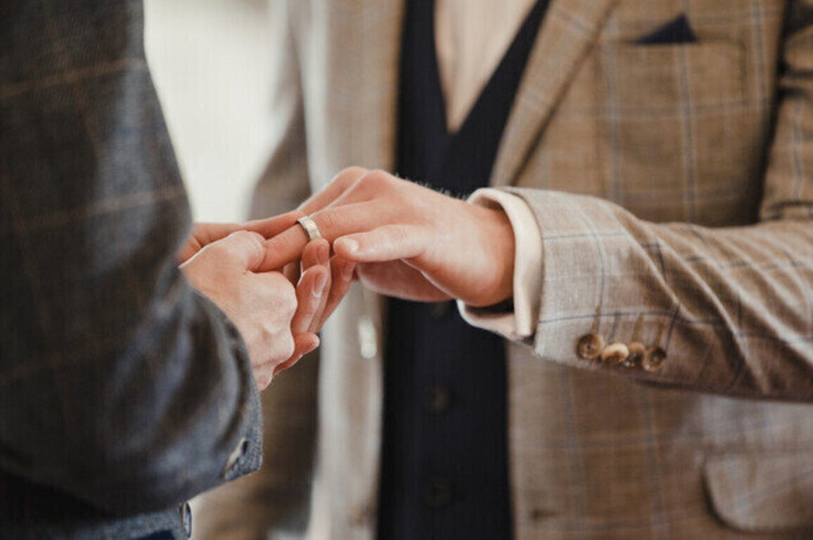 Top Polish court orders recognition of EU same-sex marriage documents