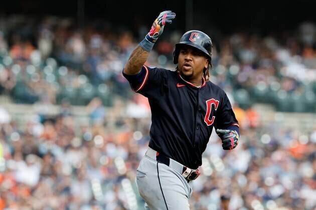 Guardians 3B Jose Ramirez signs 7-year deal through 2032