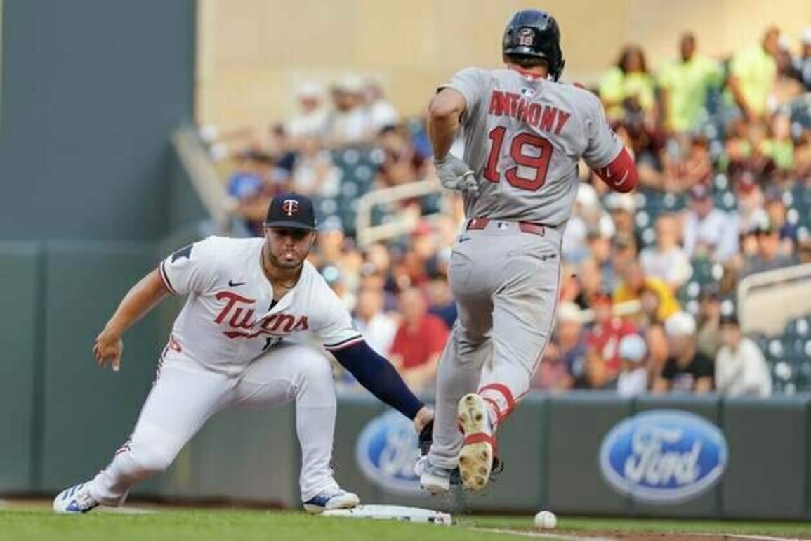Twins wait out storm, grab walk-off win over Red Sox