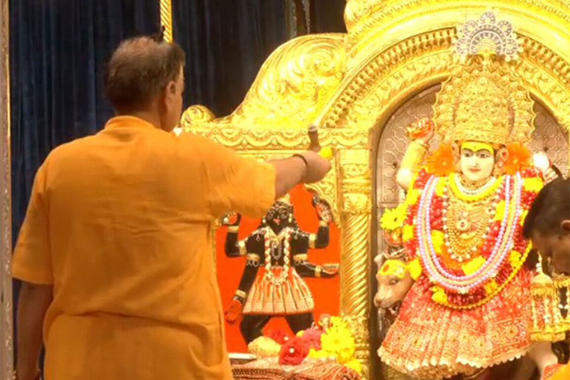 Delhi: Devotees throng Mata Jhandewalan Devi Temple on eighth day of Chaitra Navratri