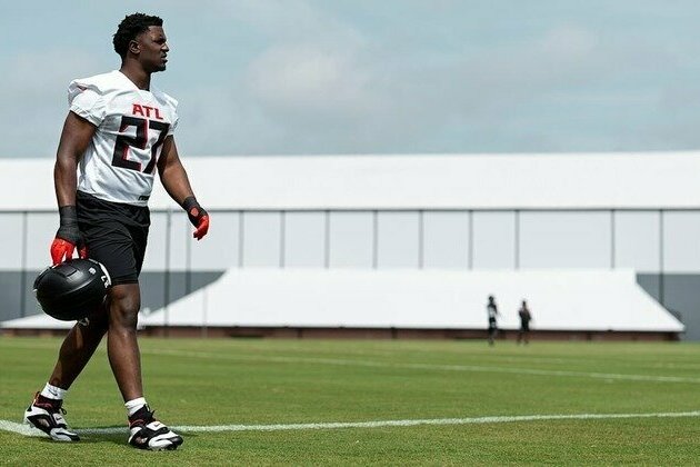 Atlanta Falcons sign James Pearce Jr. to rookie deal