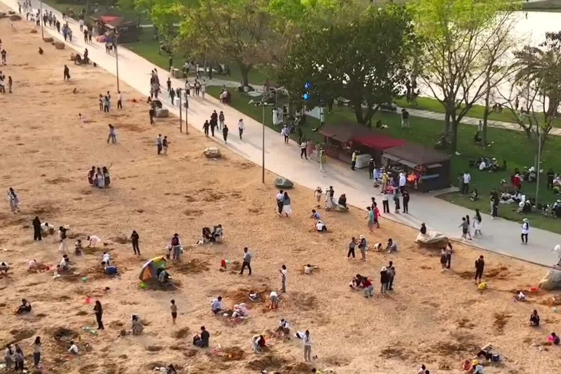 60"FlyOverChina | Aerial tour of Mile City in SW China's Yunnan