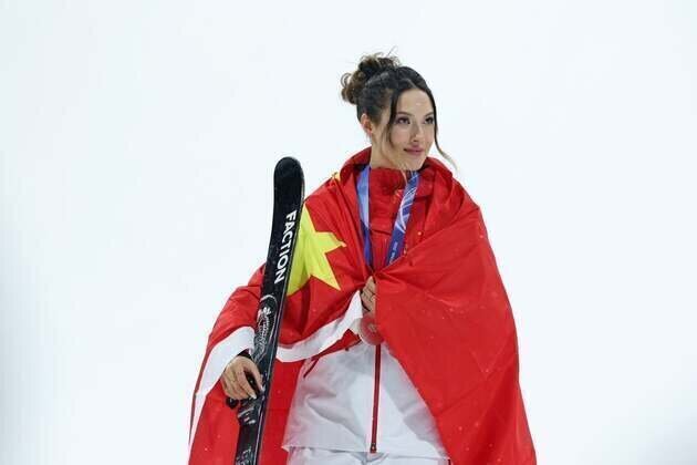 China's Eileen Gu bounces back to land into halfpipe final