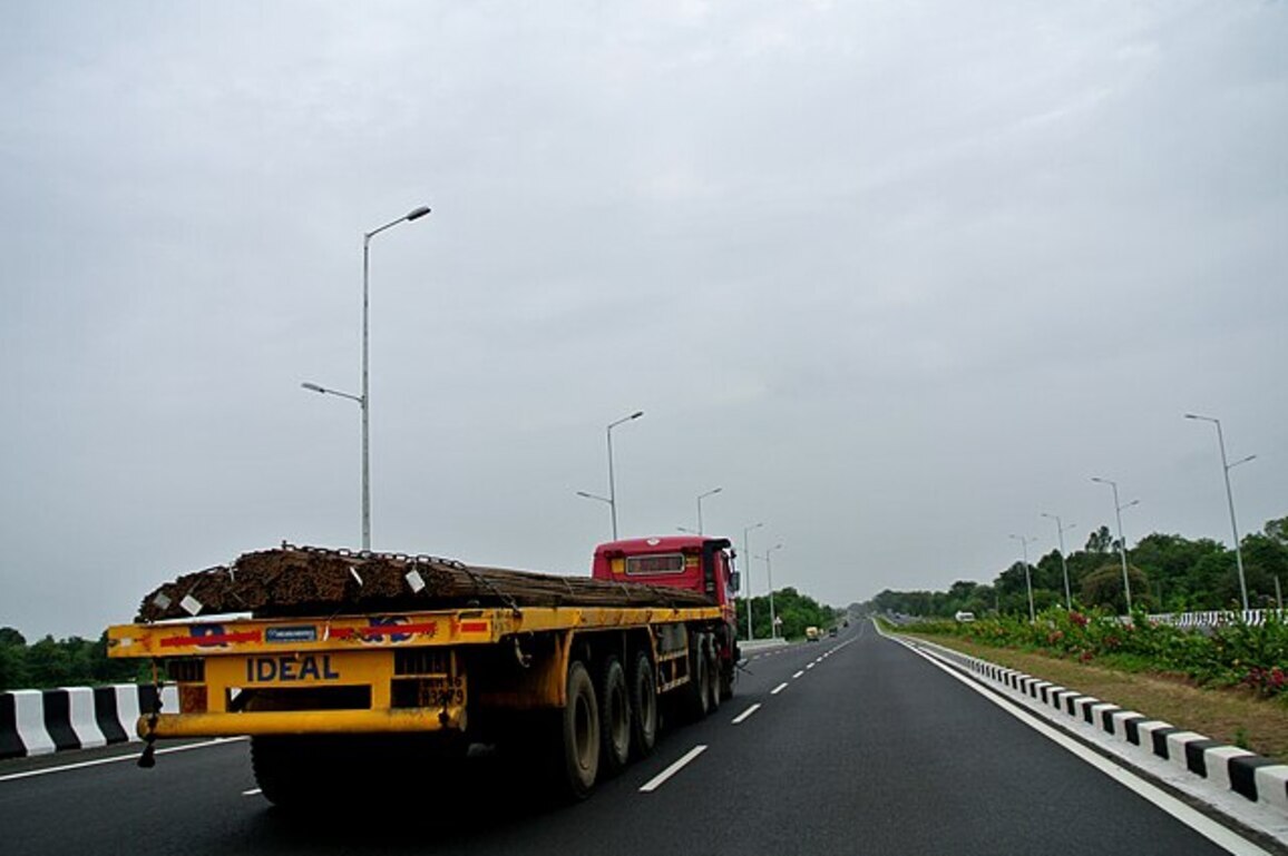 More than 550 truck driving schools face decertification