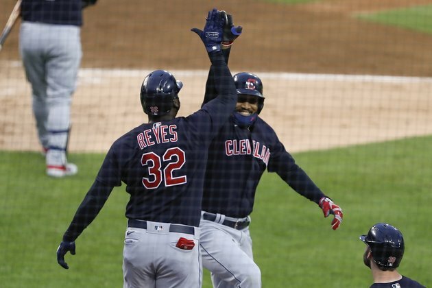 Reyes leads Indians to 18th straight win versus Tigers