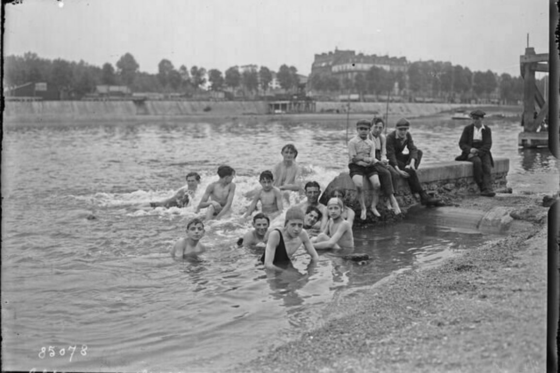 Swimming in the Seine: an old pastime resurfaces in the age of global warming