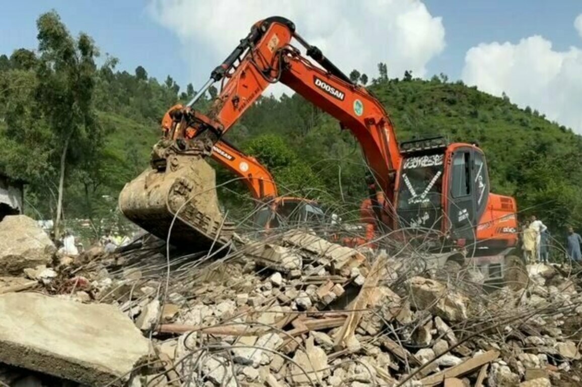 Pakistan Hit By More Fatal Flooding As Recovery Crews Look For Dead