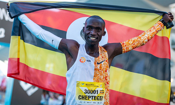Joshua Cheptegei breaks 10km road world record Joshua Cheptegei breaks 10km road world record