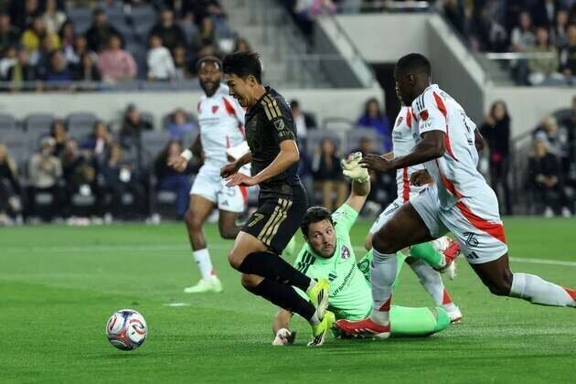 LAFC shut out FC Dallas, yet to allow goal this season