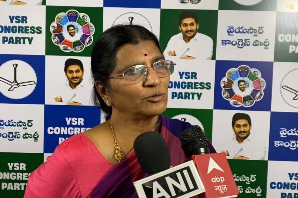 YSRCP's Lakshmi Parvathi accuses Chandrababu Naidu of being "habitual deceiver"