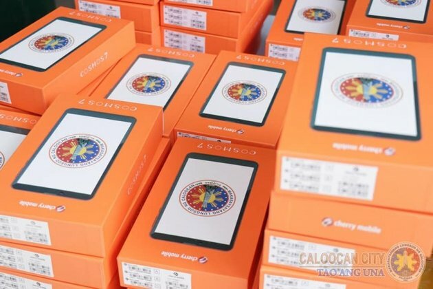 Caloocan City govt distributes tablet computers to students