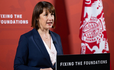 Rachel Reeves urges financial regulators to stimulate UK economic growth