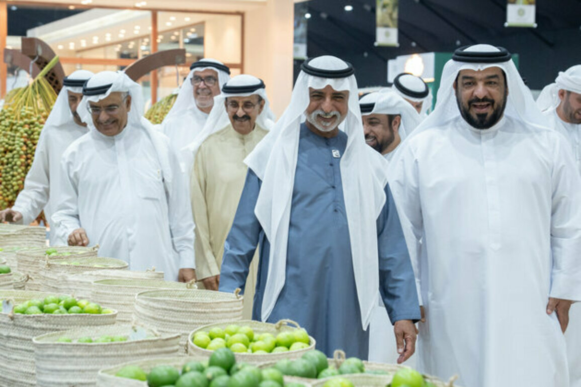 Nahyan bin Mubarak visits Liwa Date Festival