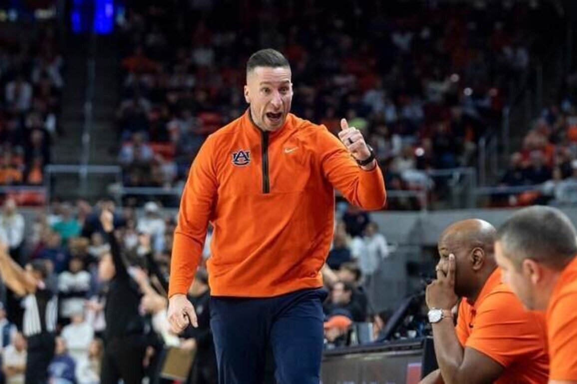 Keyshawn Hall, No. 21 Auburn win big on the glass to beat Chattanooga