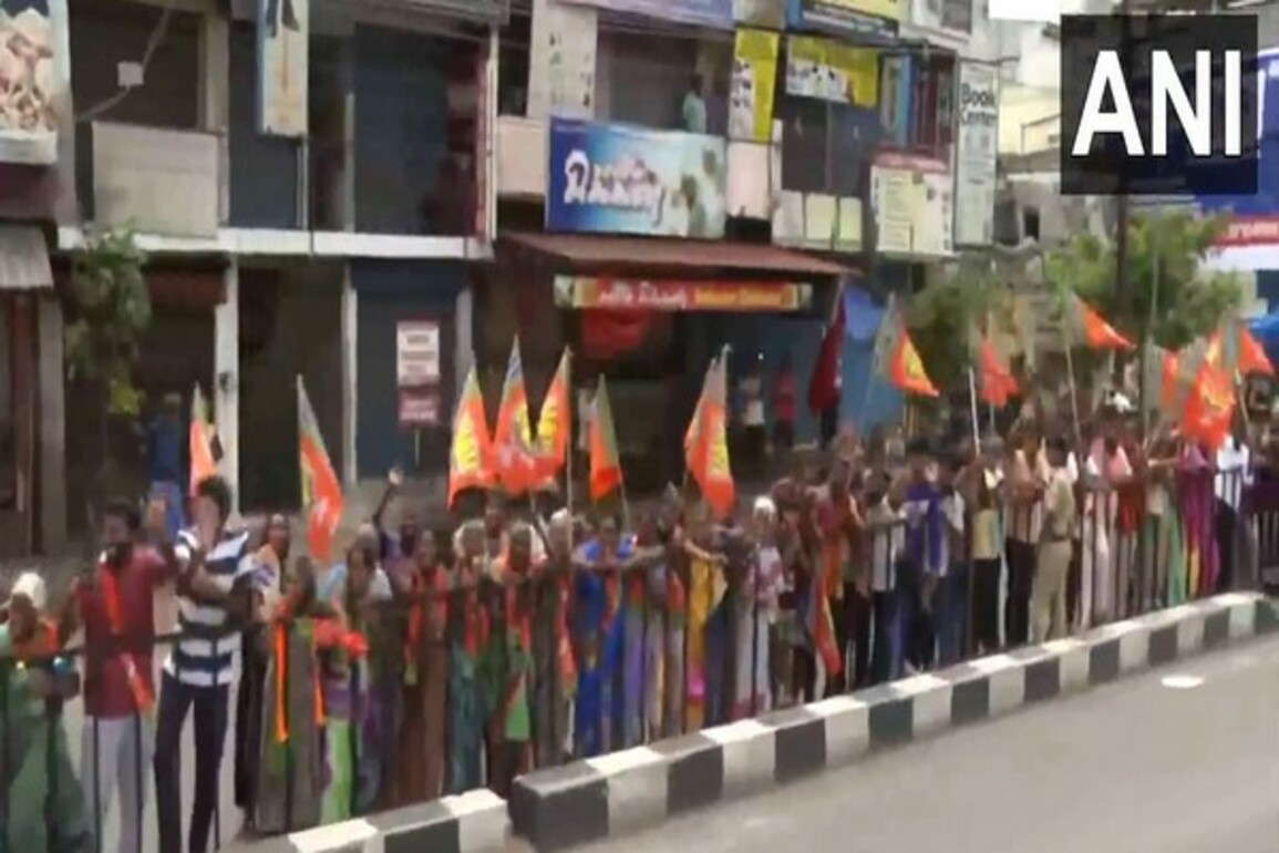 Prime Minister Modi holds roadshow in Tiruchirappalli