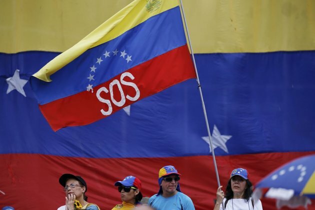 Venezuelan, OppositionEnvoys Head to Norway for Talks