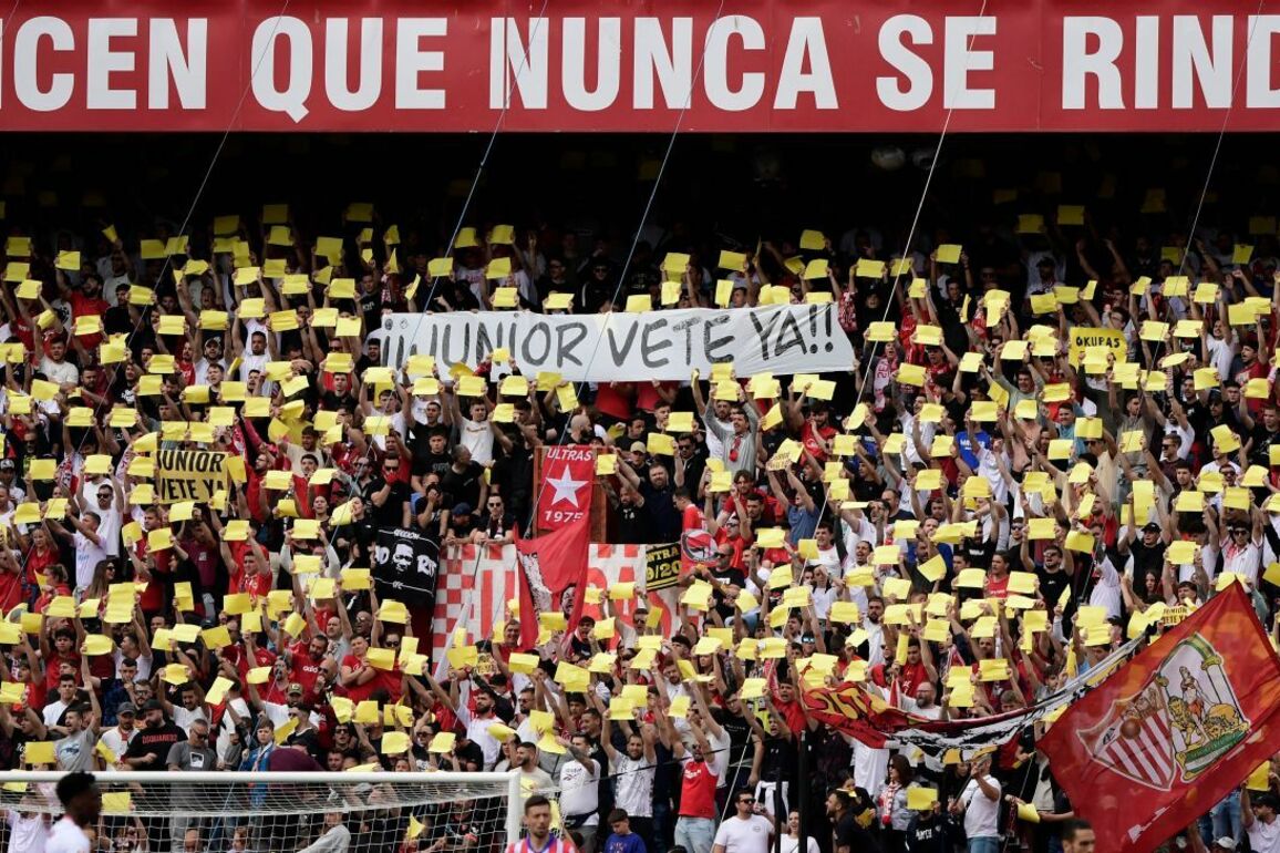 Sevilla vs Atltico Madrid LaLiga game halted due to fan protest - ESPN