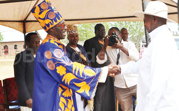 Museveni ng’abuuza Ssaabaluuli. Museveni ng’abuuza Ssaabaluuli.