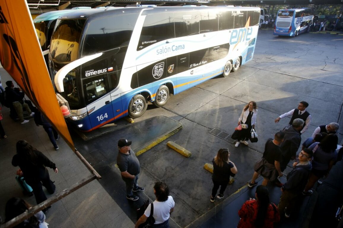Bus volc en la Ruta 5 Sur- Una mujer falleci y hay 11 lesionados - Cooperativa.cl