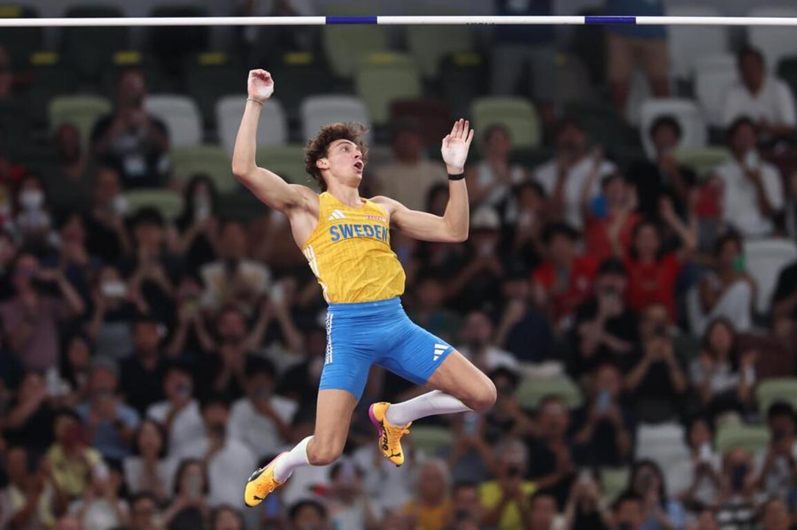 Duplantis breaks pole vault world record for 14th time, wins 3rd straight world title