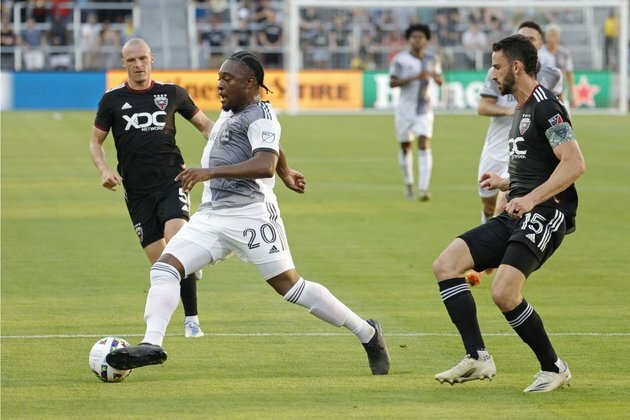 Toronto FC earn tie with D.C. United with late goal