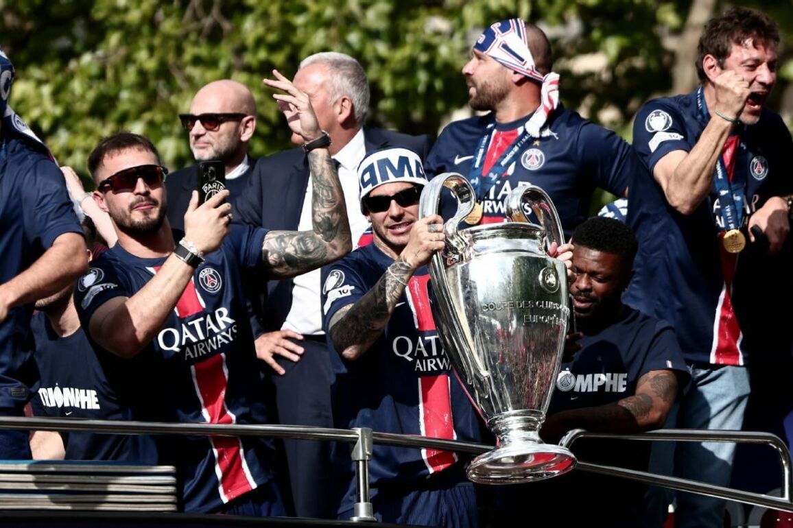 Champions League final- PSG bus parade overshadowed by overnight violence - ESPN