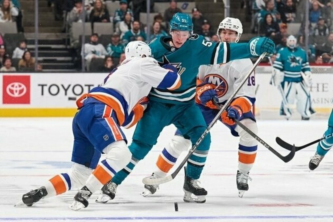 Jean-Gabriel Pageau posts 3 points in Islanders' win over Sharks