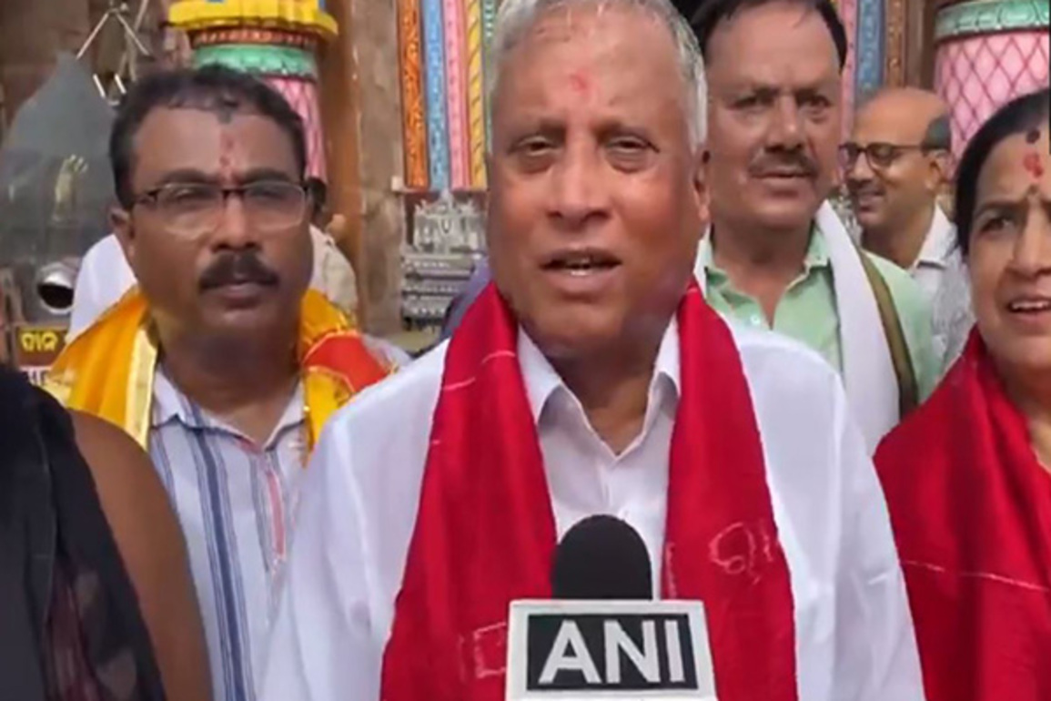 Union Minister Somanna offers prayers at Puri Jagannath Temple