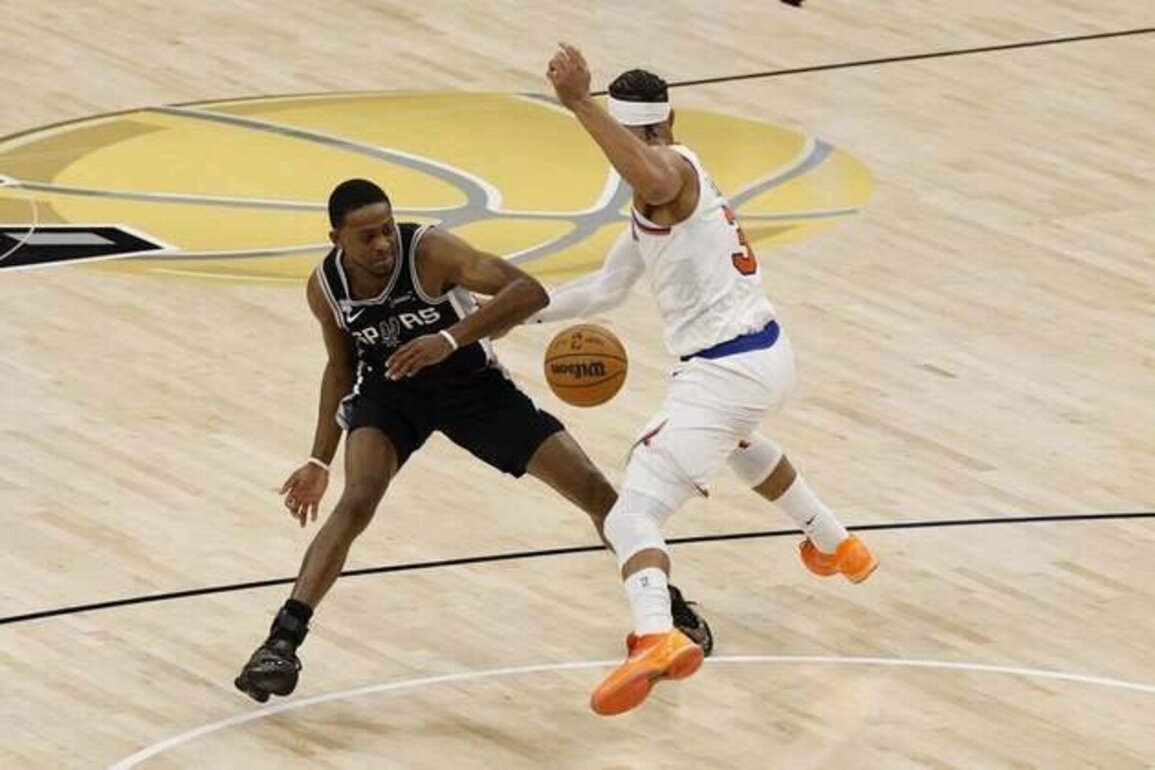 Spurs own worst enemy late in Game 1 loss to Knicks