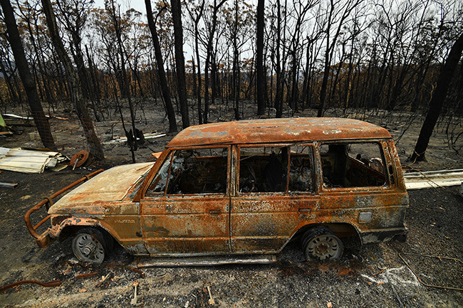  burnt vehicle seen after a bushfire in udgong area of ew outh aleshoto by    