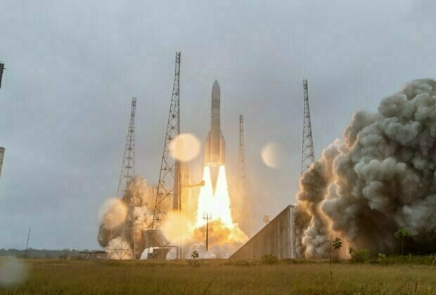 Ariane 6 rocket roars skyward carrying French military satellite