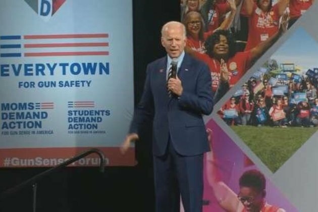 WATCH | 2020 Democrats demand action on guns after horror week