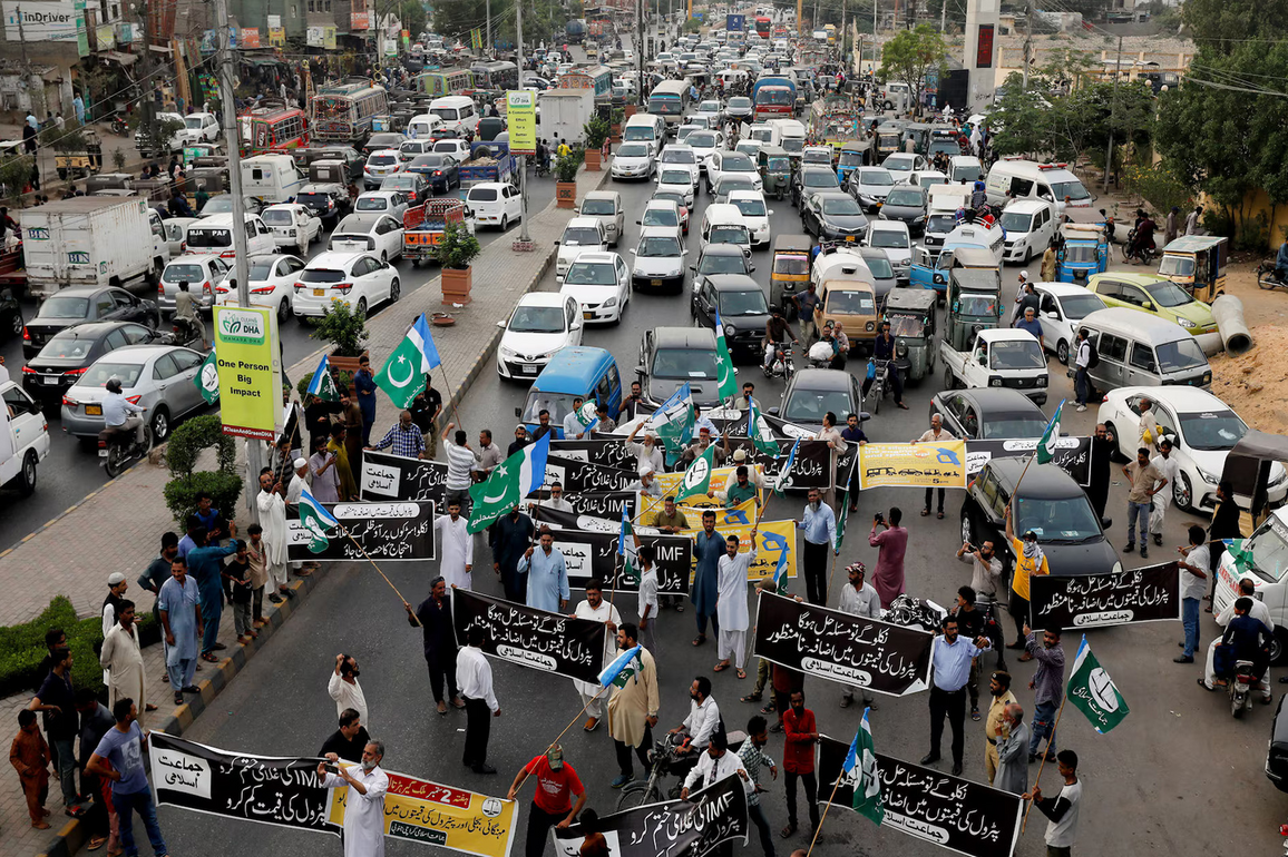 "Save Sindh's Existence and Resources" march defies Section 144 in Larkana