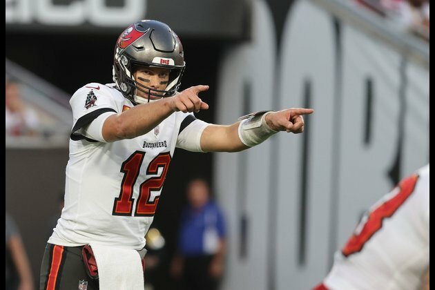 Eagles focused on stopping Brady in playoff battle with Buccaneers