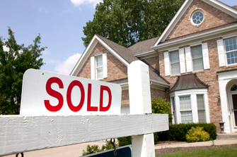 April US new home sales hit 3-year high amid price cuts