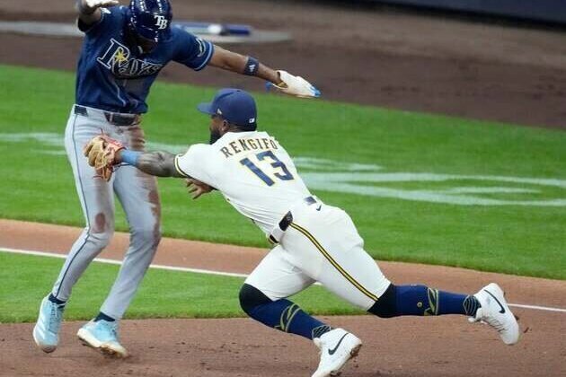 9th-inning rally propels Rays to win over Brewers